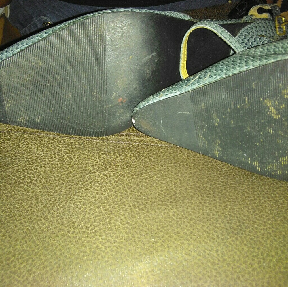Shoes - Picture 2 of 4
